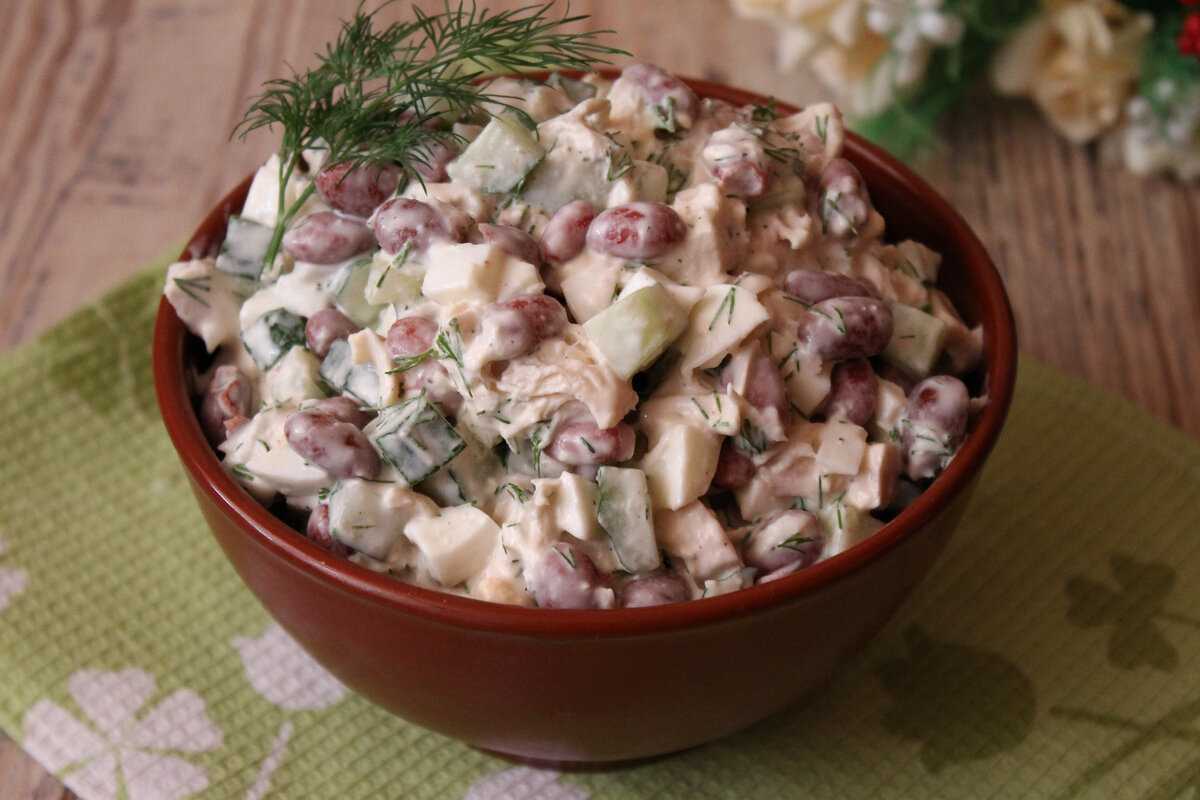 Салат с фасолью — 9 вкусных рецептов с сухариками
