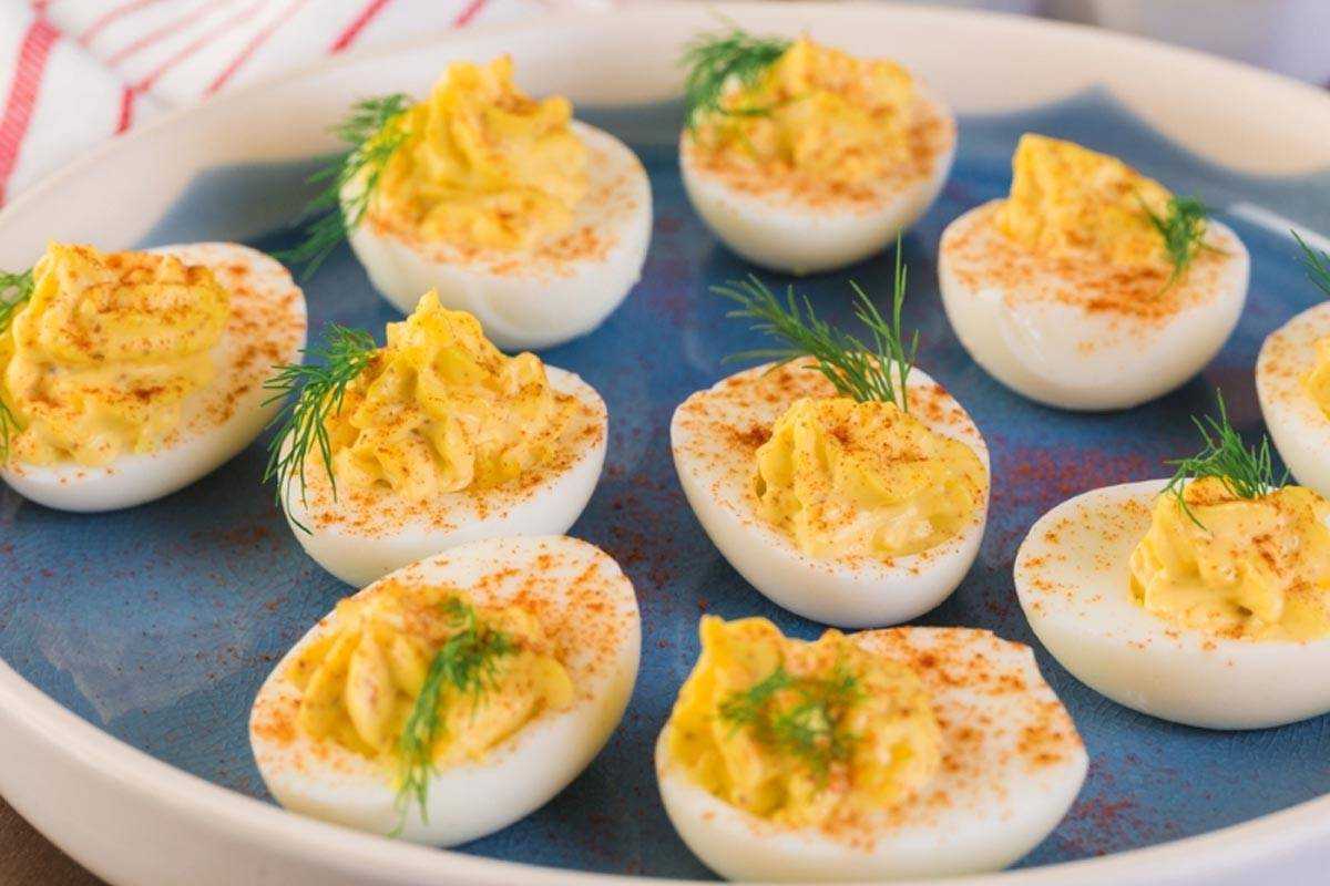 Фаршированные яйца: простые и вкусные рецепты