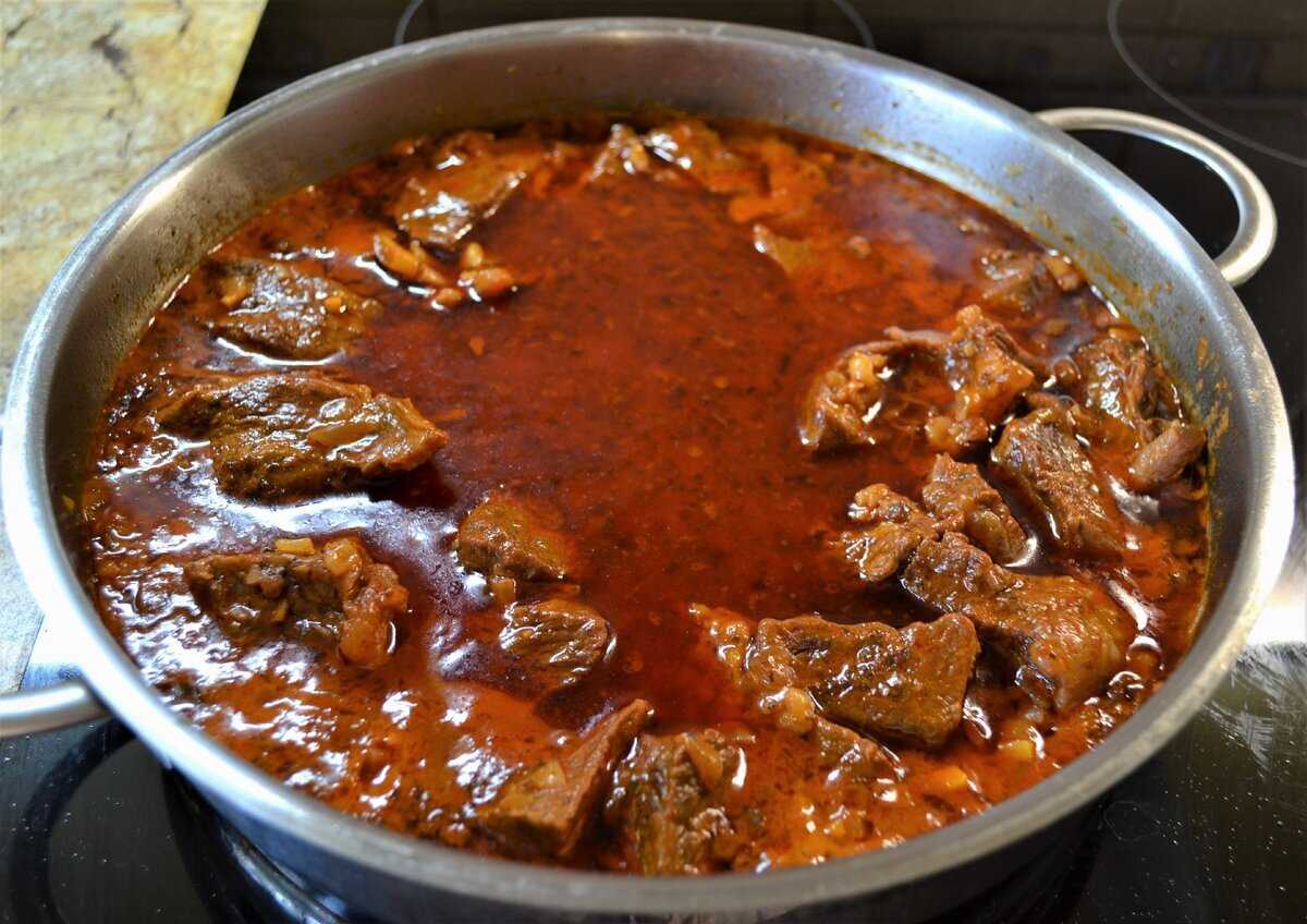 Гуляш из индейки - как вкусно приготовить в домашних условиях по пошаговым рецептам с фото