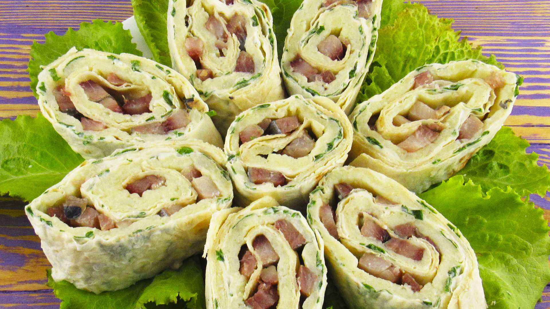 Пирог из лаваша с сыром и зеленью