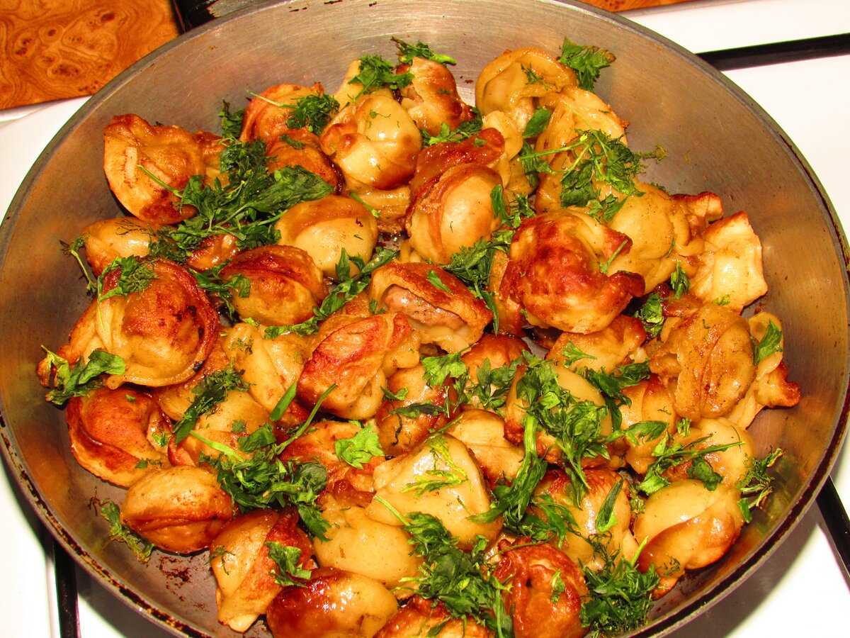Как пожарить пельмени на сковороде вкусно
