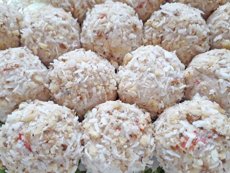 Нежная закуска рафаэлло из крабовых палочек - 5 вкусных вариантов!