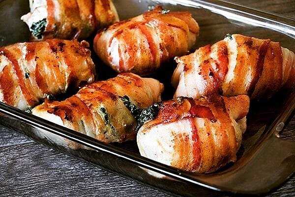 Куриные рулетики с начинкой в беконе