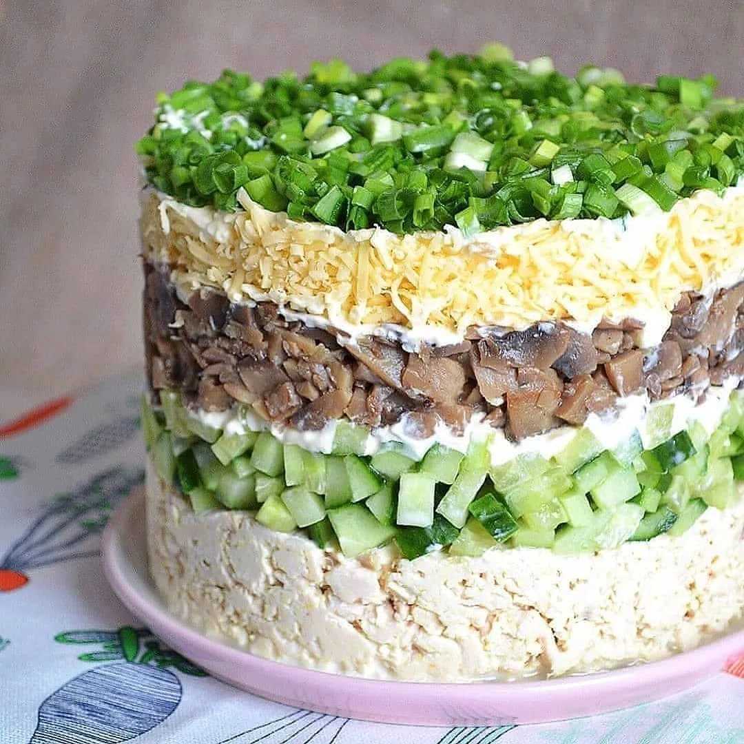 Салат с черносливом и грибами: 8 простых рецептов