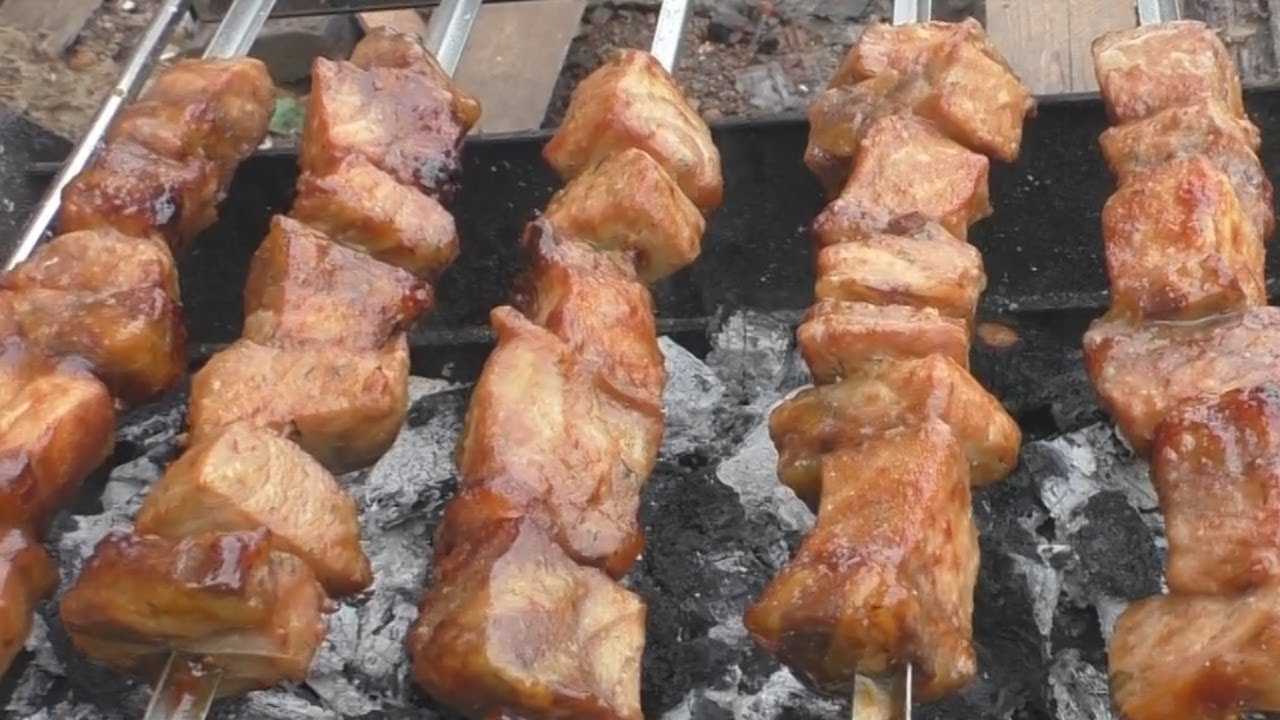Рецепт приготовления шашлыка из сома на мангале