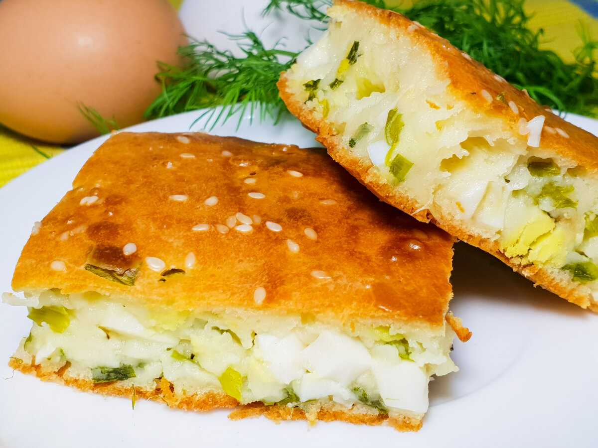 Заливной пирог с зеленым луком и яйцом — 7 рецептов