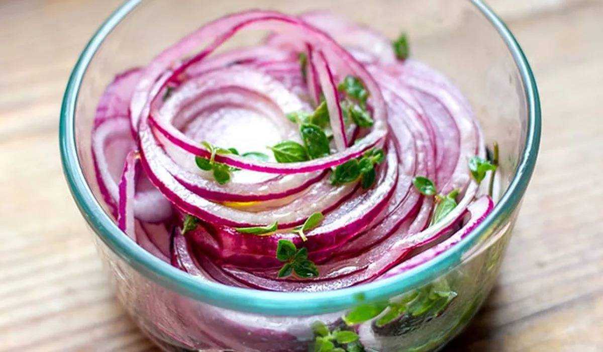 Как замариновать лук для винегрета. маринованный лук.  это очень вкусный маринованный лук, подходит к салатам (винегрет, квашенная капуста и. т. д), шашлыку, первым блюдам, грибам. | шедевры кулинарии