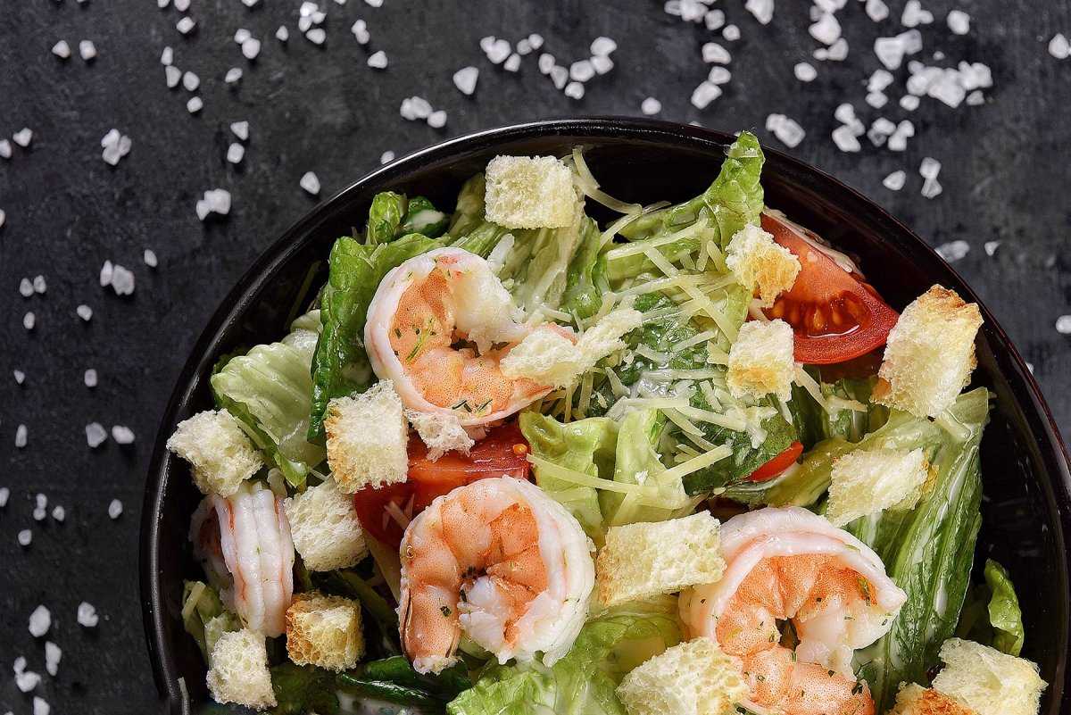 Салаты с креветками на новый год 2023: простые и вкусные рецепты