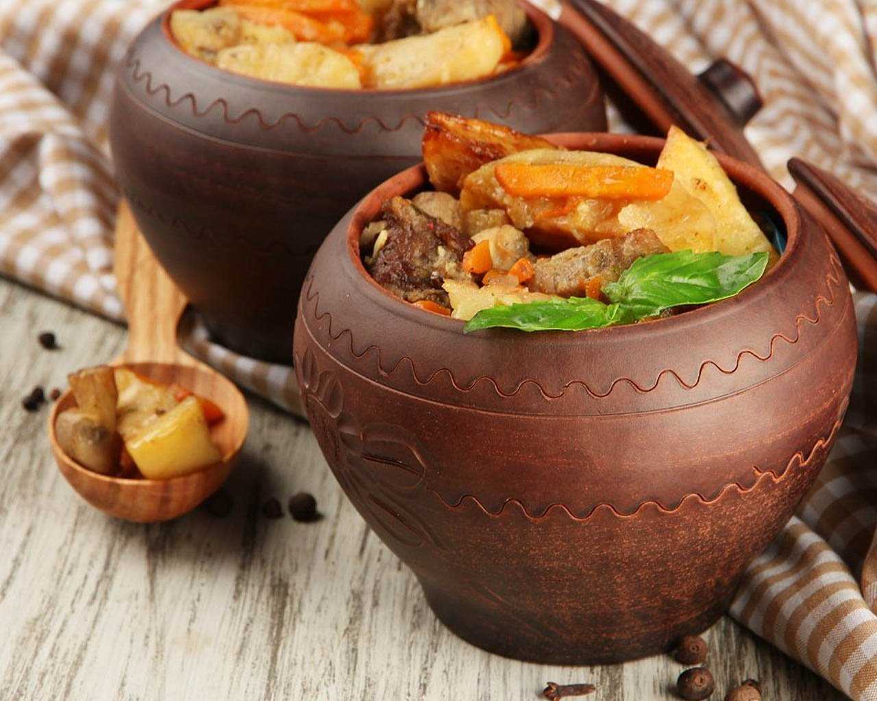 Курица с картошкой в горшочке в духовке – 8 рецептов