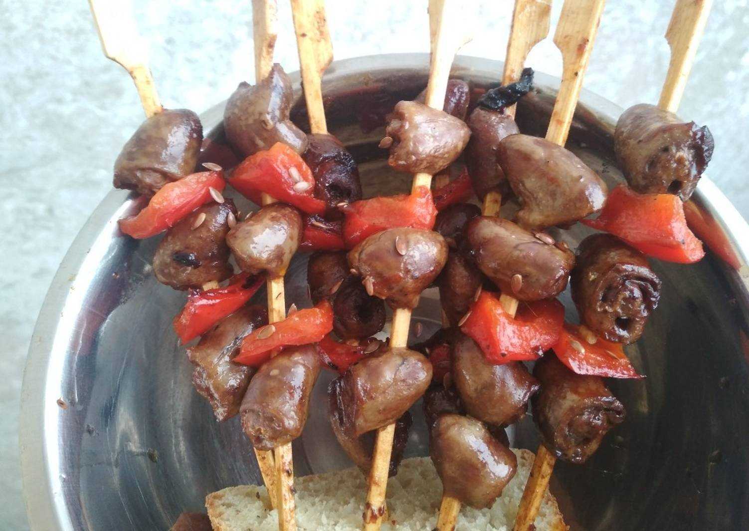 Шашлык из куриных сердечек на шпажках