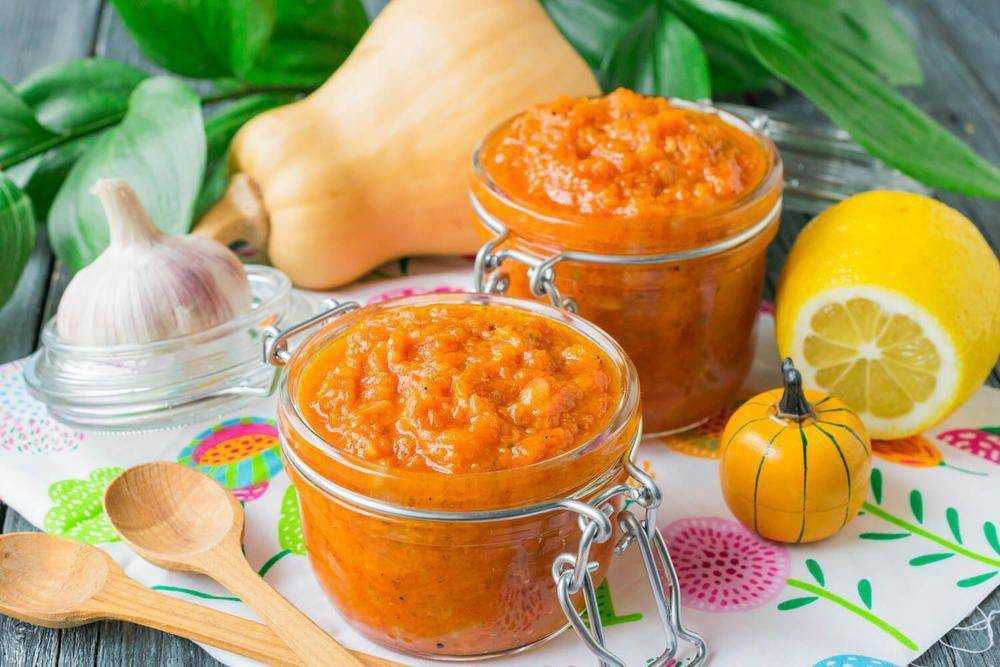Икра из тыквы все чаще порявляется в продаже, составляя конкуреенцию кабачковой Сделать ее на зиму можно и дома Рецепты, советы