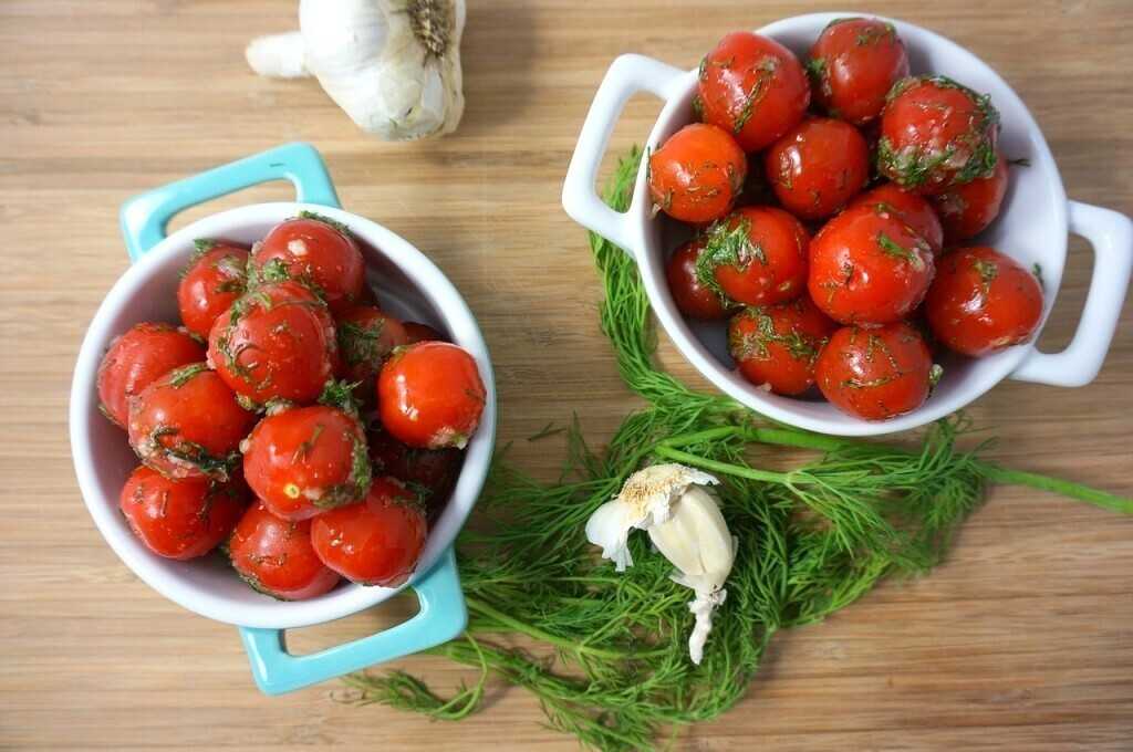 Закуска из помидоров с чесноком и луком м медом