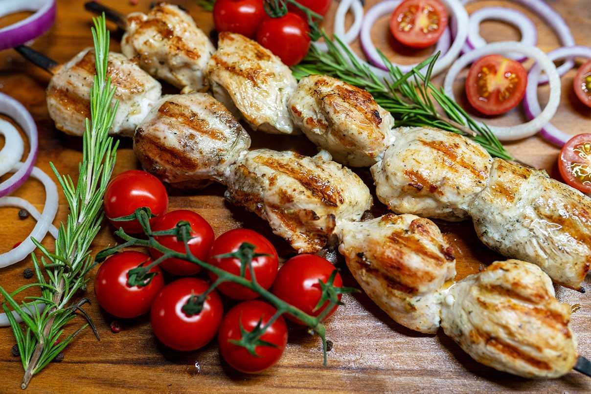 Шашлык из индейки на шпажках в духовке классический пошаговый рецепт с фото быстро и просто от риды хасановой и алены каменевой