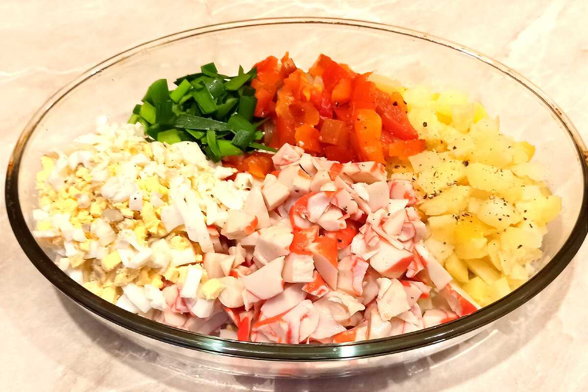 Салаты с крабовыми палочками — 10 рецептов самых вкусных салатов