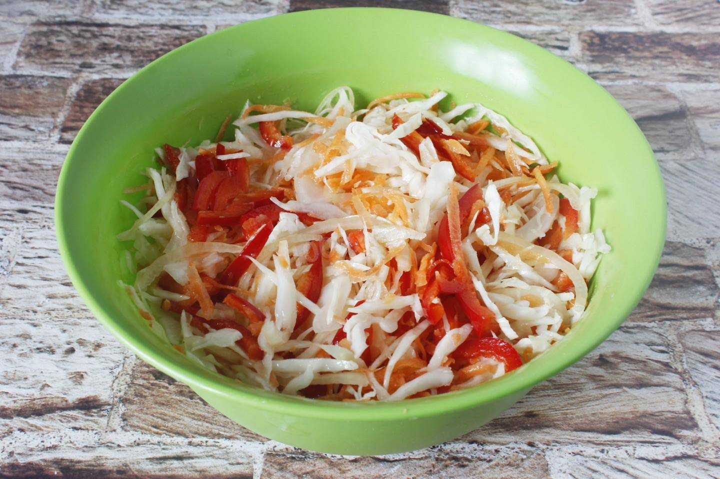 20 салатов с яблоками, которые точно стоит попробовать