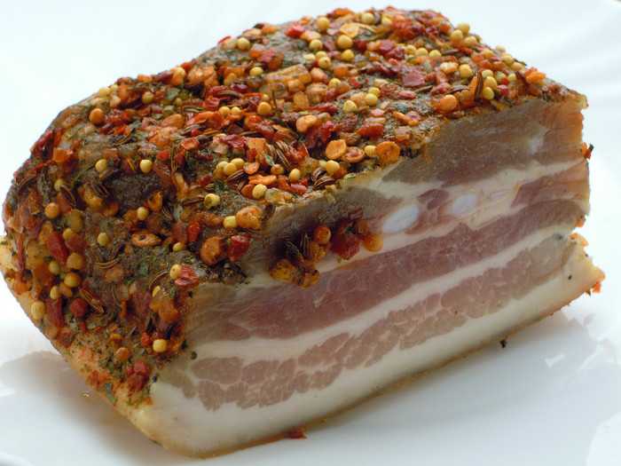 Сало сухого посола с чесноком и перцем — самый вкусный рецепт сала в домашних условиях