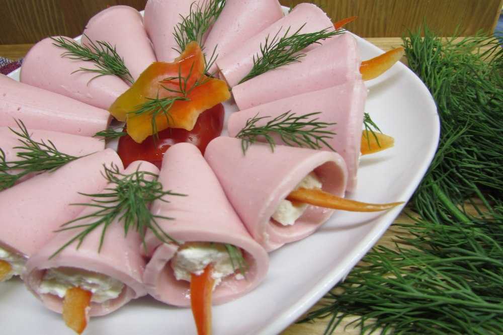 Рулетики из колбасы с начинкой 5 лучших рецептов приготовления - вкусная еда
