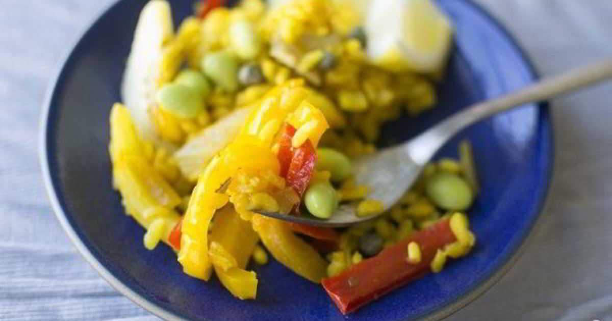Вегетарианская паэлья не менее вкусна, чем приготовленная с курицей и морепродуктами Ее делают с фасолью, горошком, грибами, так что она питательна Рецепты, советы