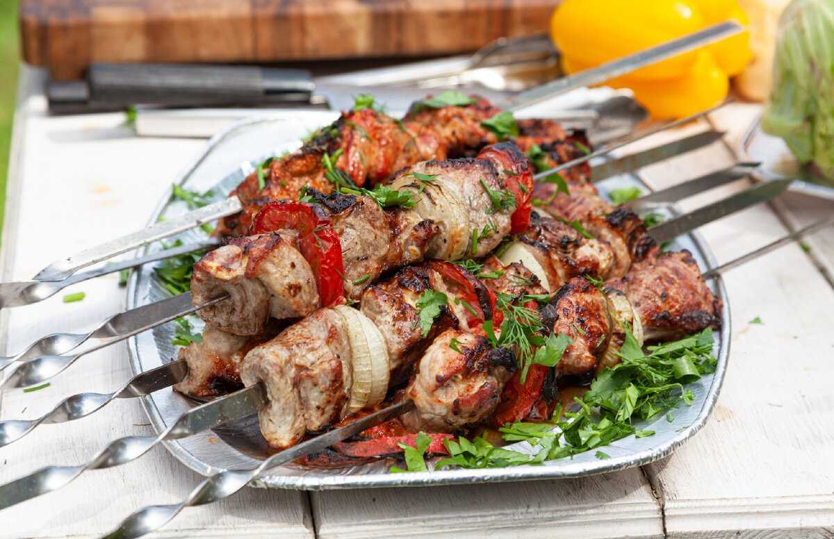 Шашлык из свинины: приготовление сочного мяса, фото и видео