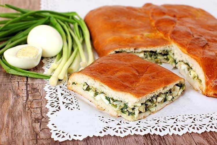 Пирожки с зеленым луком и яйцом