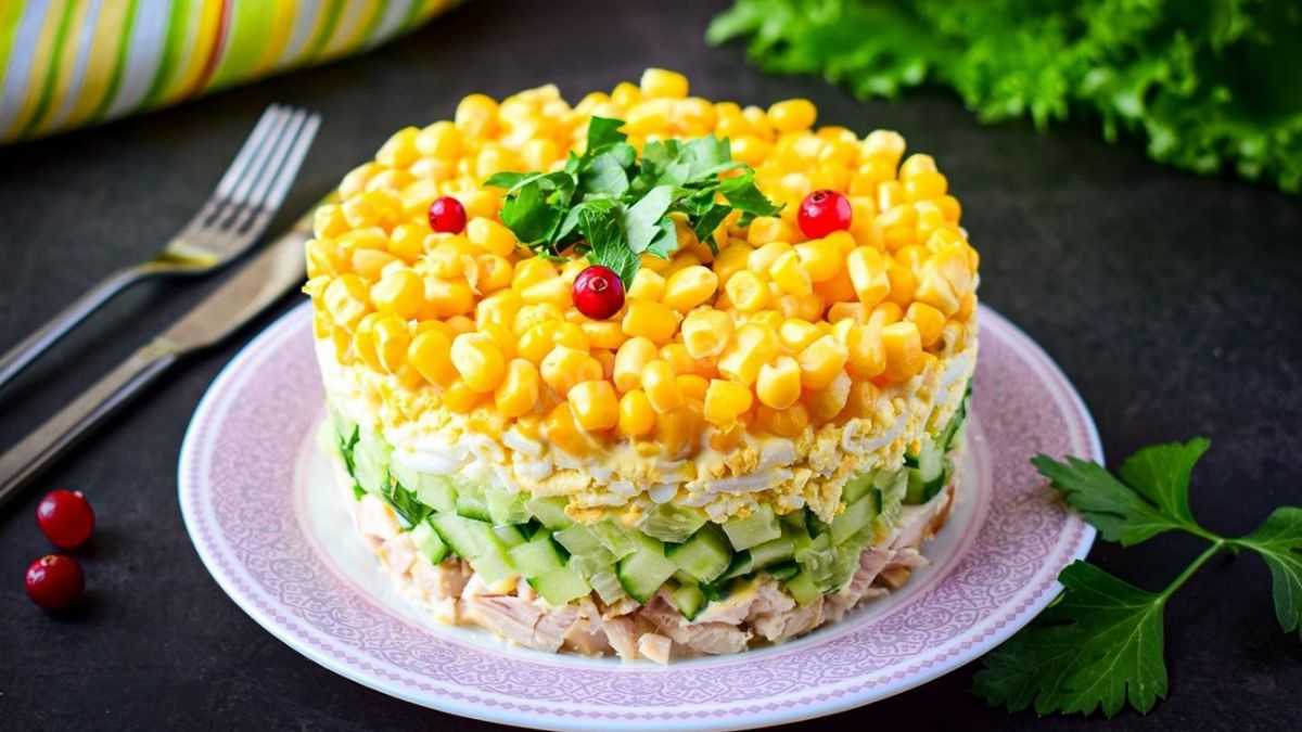 Салаты с копченой куриной грудкой рецепты: классический, с кукурузой, карпаччо, простые и вкусные с пошаговыми фото