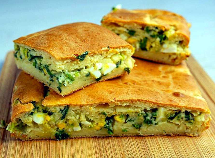 Заливной пирог с луком и яйцом – 5 быстрых и вкусных рецептов