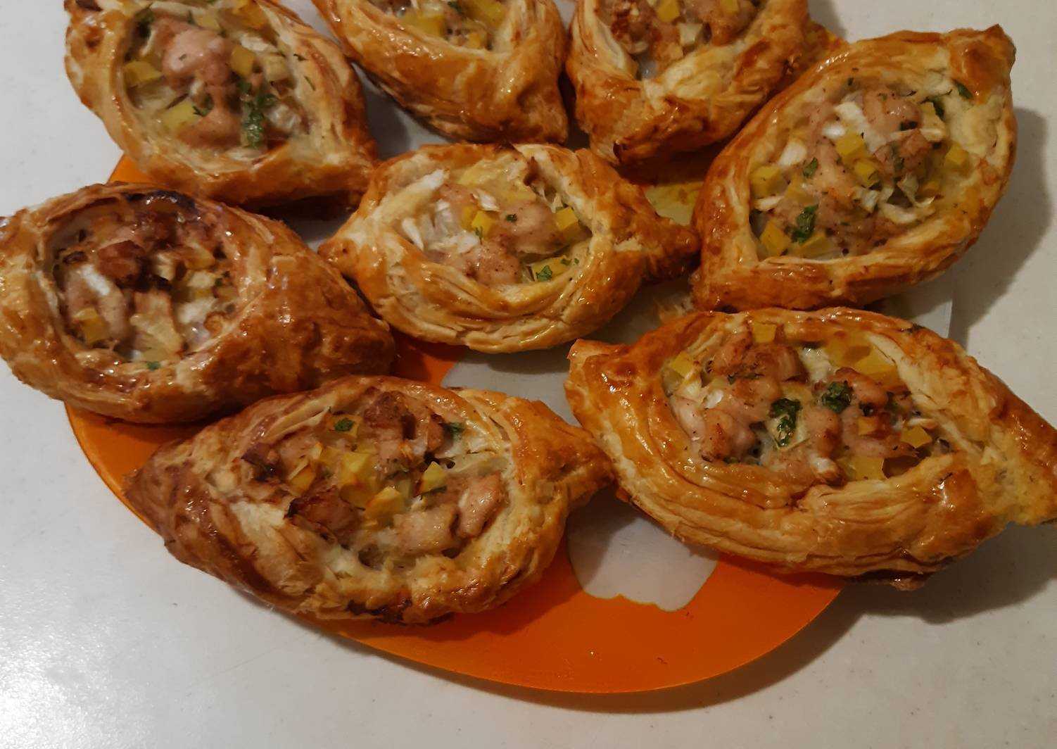 Лодочки из слоёного теста с начинкой – просто и вкусно, отличная закуска: рецепт с фото и видео