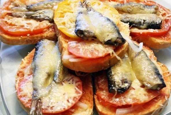 Горячие бутерброды — рецепты приготовления вкусной закуски