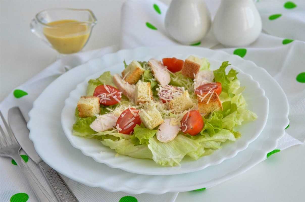 Салат цезарь с курицей: 8 рецептов в домашних условиях