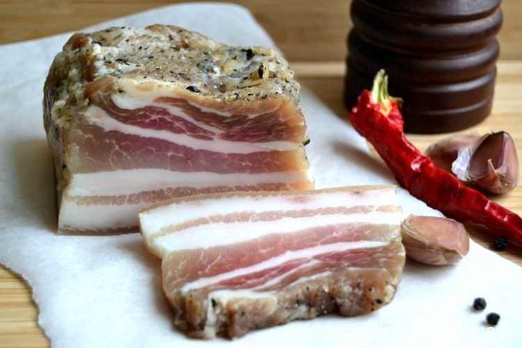 Самые вкусные рецепты грудинки в луковой шелухе: топ-10