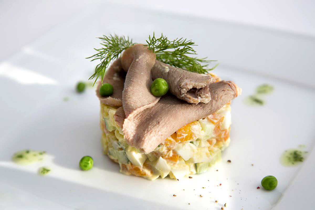 Салат из говяжьего языка — топ-6 самых вкусных рецептов с фото