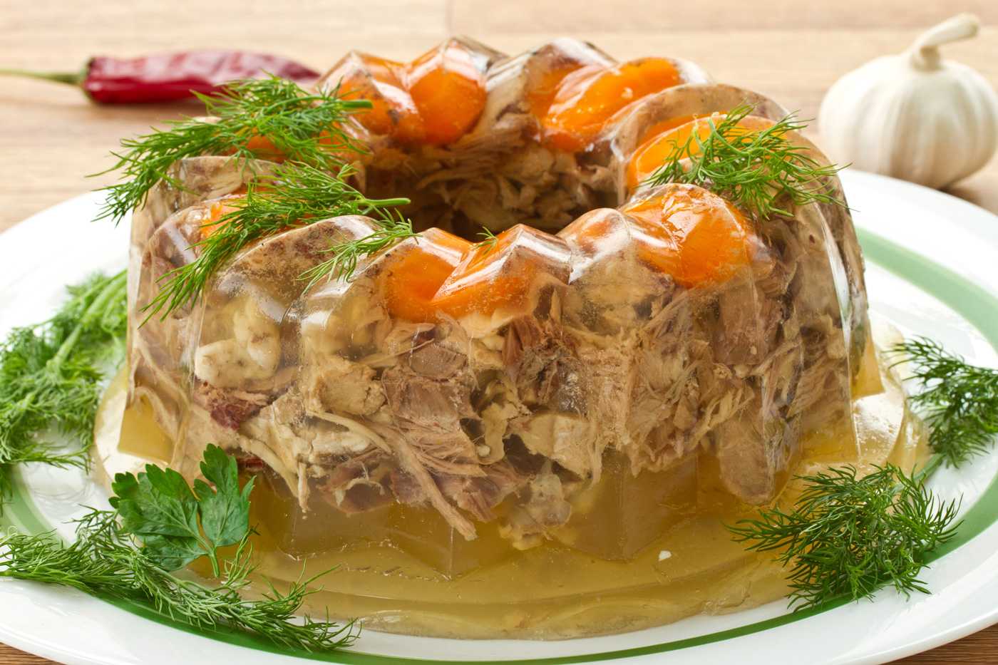 Как варить холодец - 10 простых и вкусных рецептов (пошагово)