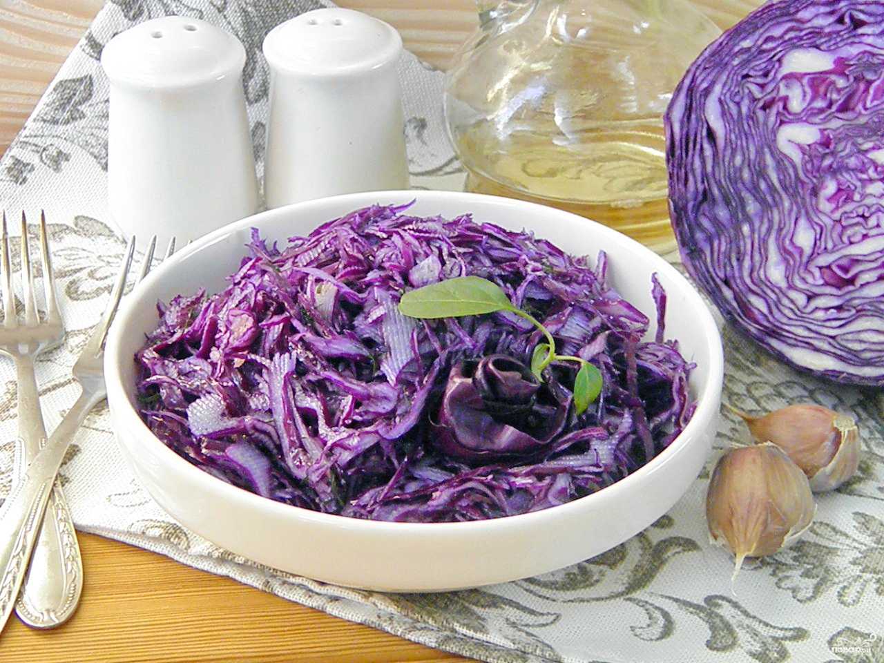 Вкусный салат из красной капусты — 8+ лучших рецептов с фото