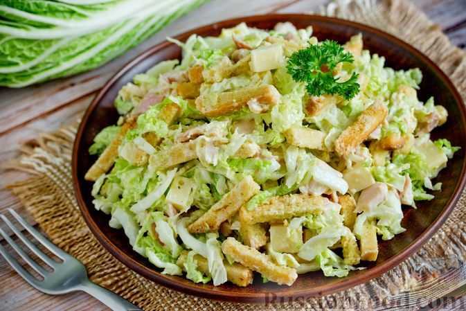 Рецепт салата с пекинской капусты с сухариками кукурузой