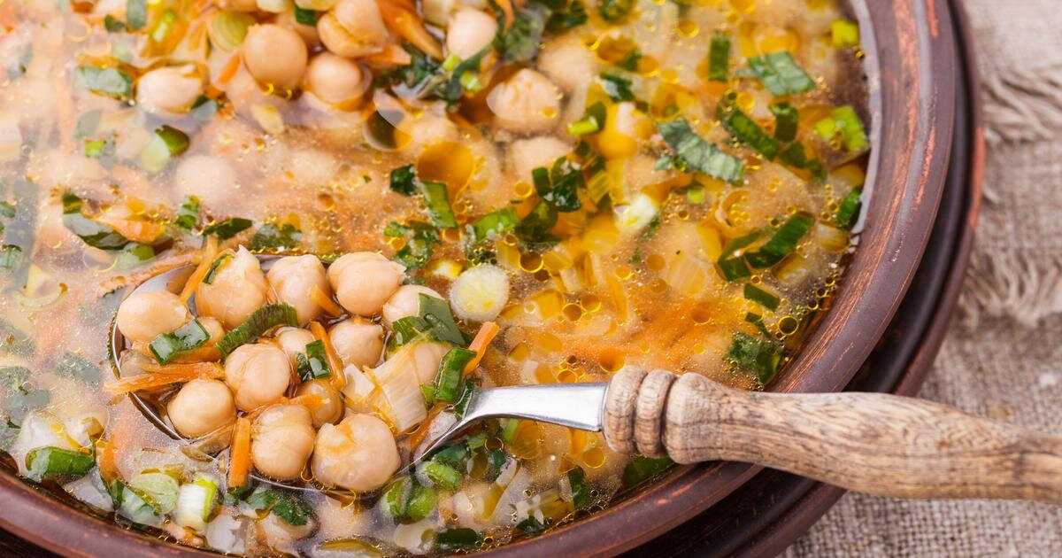 Куриный суп с горохом нут. суп из нута с куриной грудкой и тертым картофелем. лучшие рецепты супов