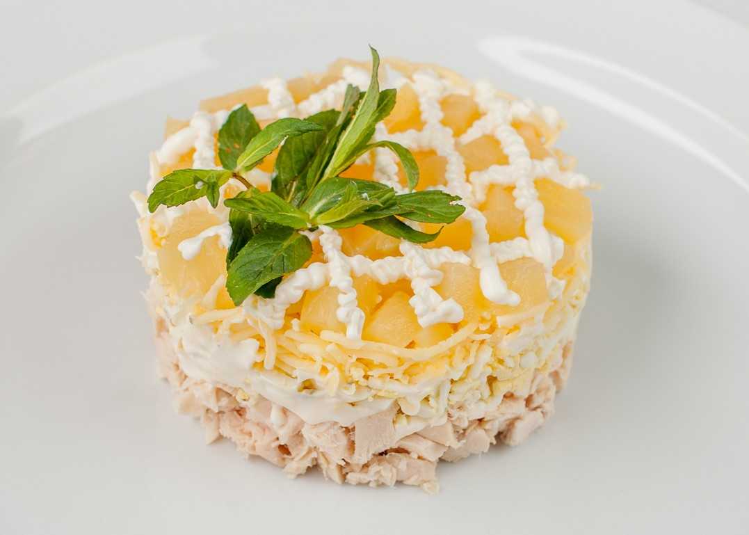 Салат с курицей и ананасом - 12 вкусных рецептов приготовления