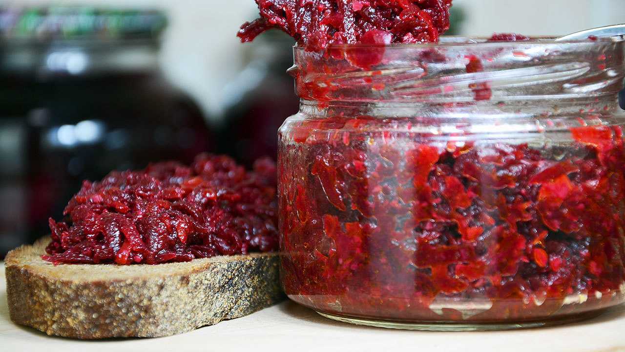 Салат из свеклы на зиму: классические и необычные рецепты