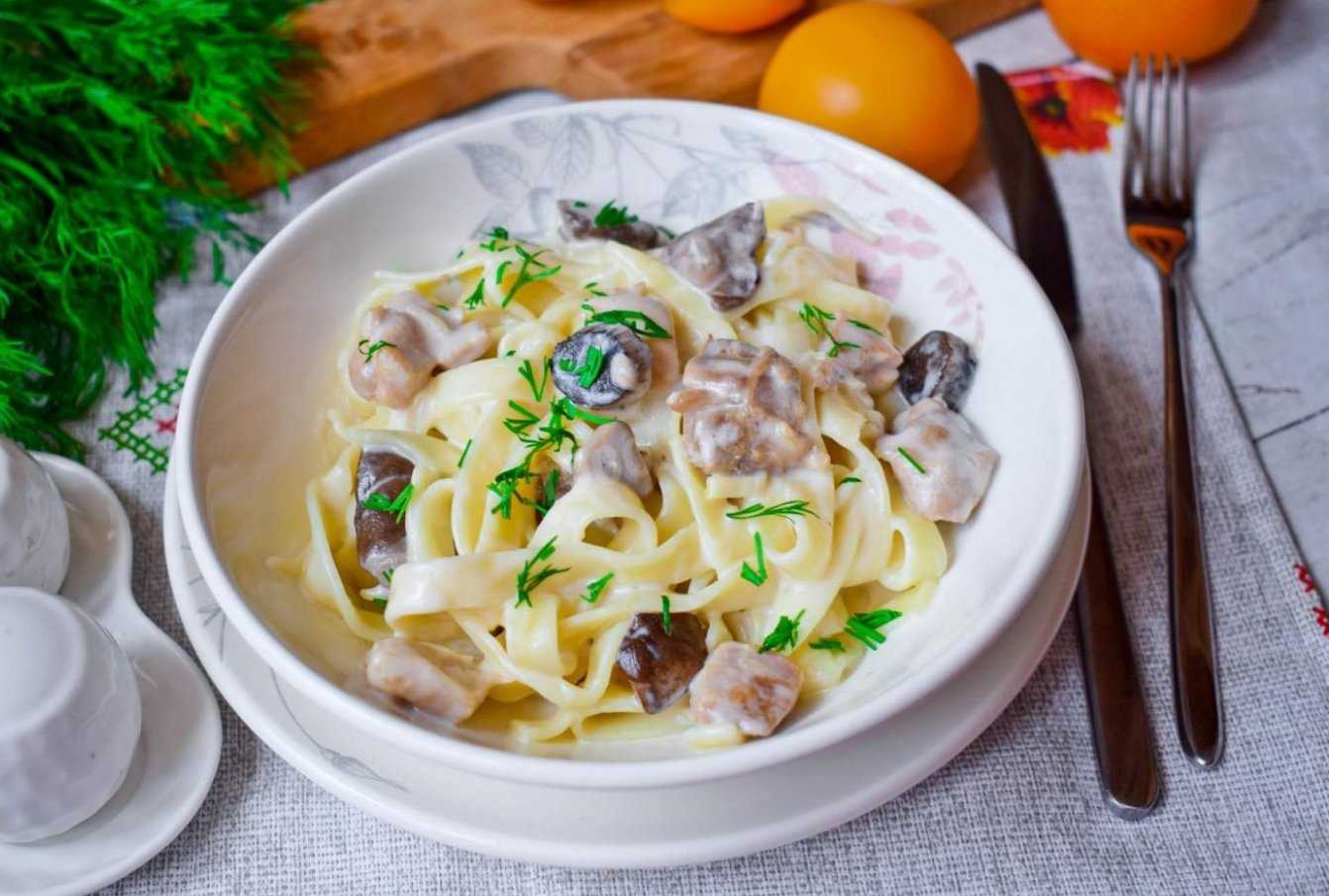Паста с ветчиной и грибами в сливочном соусе - 6 пошаговых фото в рецепте