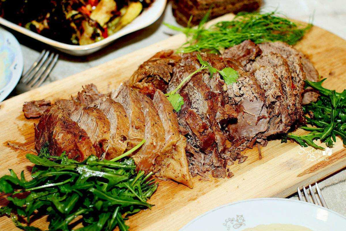 Говядина — очень вкусная, сочная и мягкая, запечённая в духовке