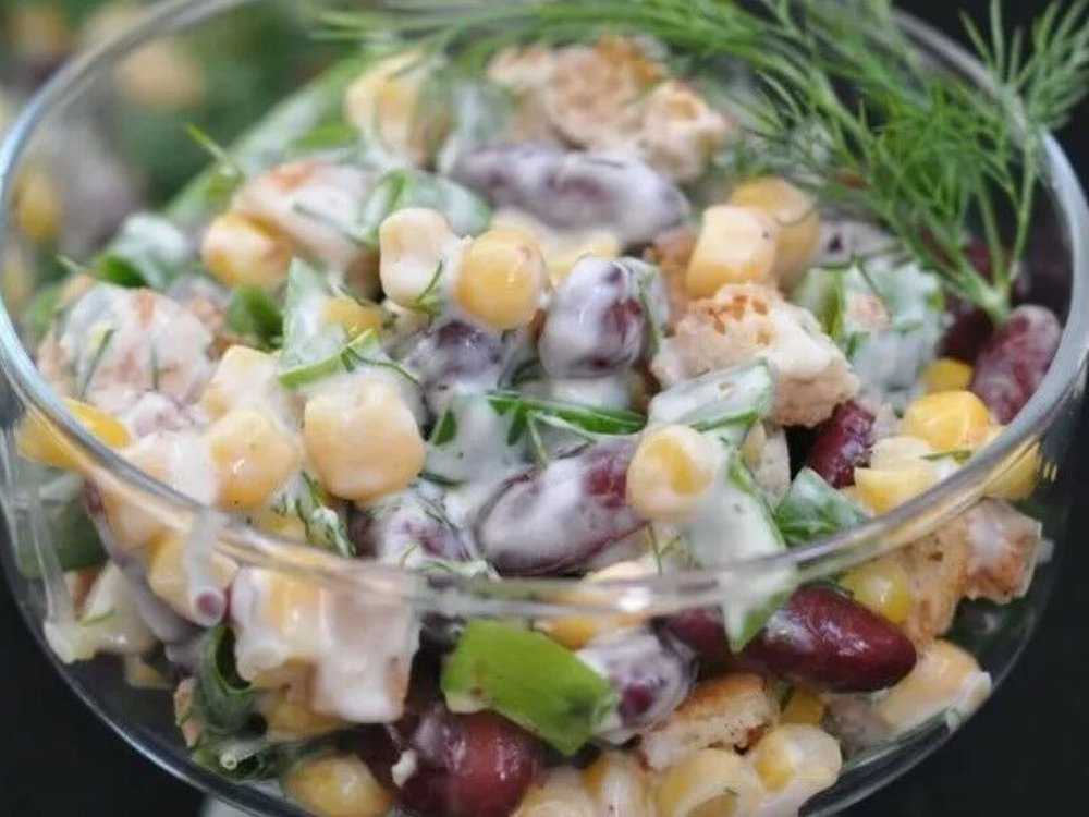 Салаты с фасолью и сухариками, простые и вкусные рецепты с фото