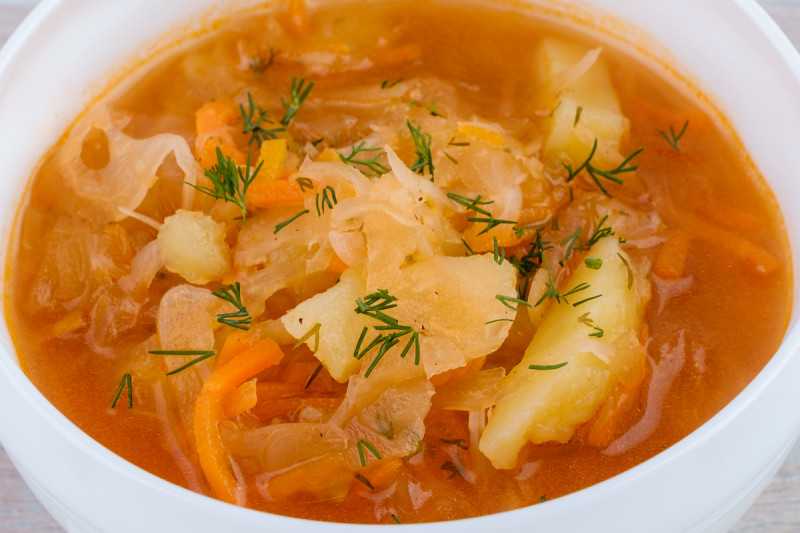 Щи из квашеной кислой капусты. как приготовить вкусные щи из квашеной и свежей капусты?