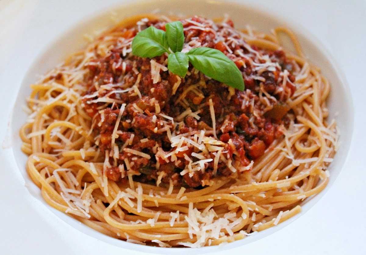 Аджика из помидоров и чеснока : 8 классических рецептов вкусной аджики