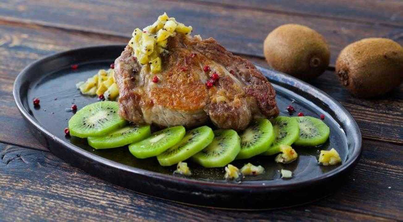 Свинина под шубой — 6 вкусных рецептов в духовке