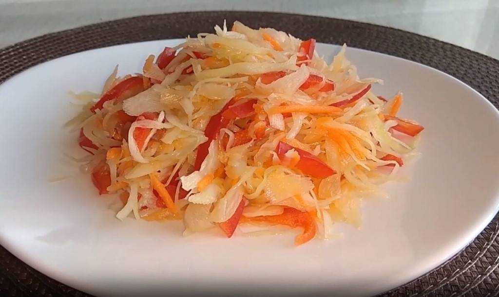 Маринованная капуста с морковью и сладким перцем - отличная закуска к мясу, рыбе и в качестве ингредиента для борща или винегрета