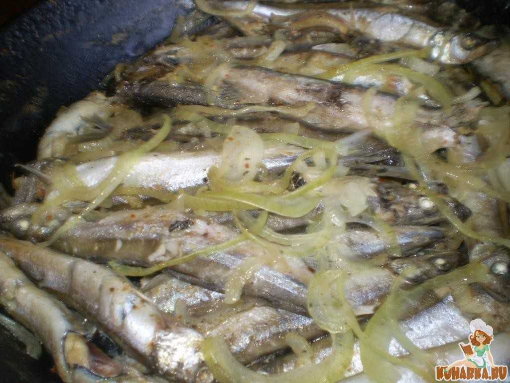 Жареная мойва, это вкусное и простое повседневное блюдо На самом деле эта рыбка очень полезная - в ней много йода, селена, фосфора, кальция, жирных кислот и тд, обязательно добавьте её в свой рацион Рассмотрим простые и наиболее популярные рецепты