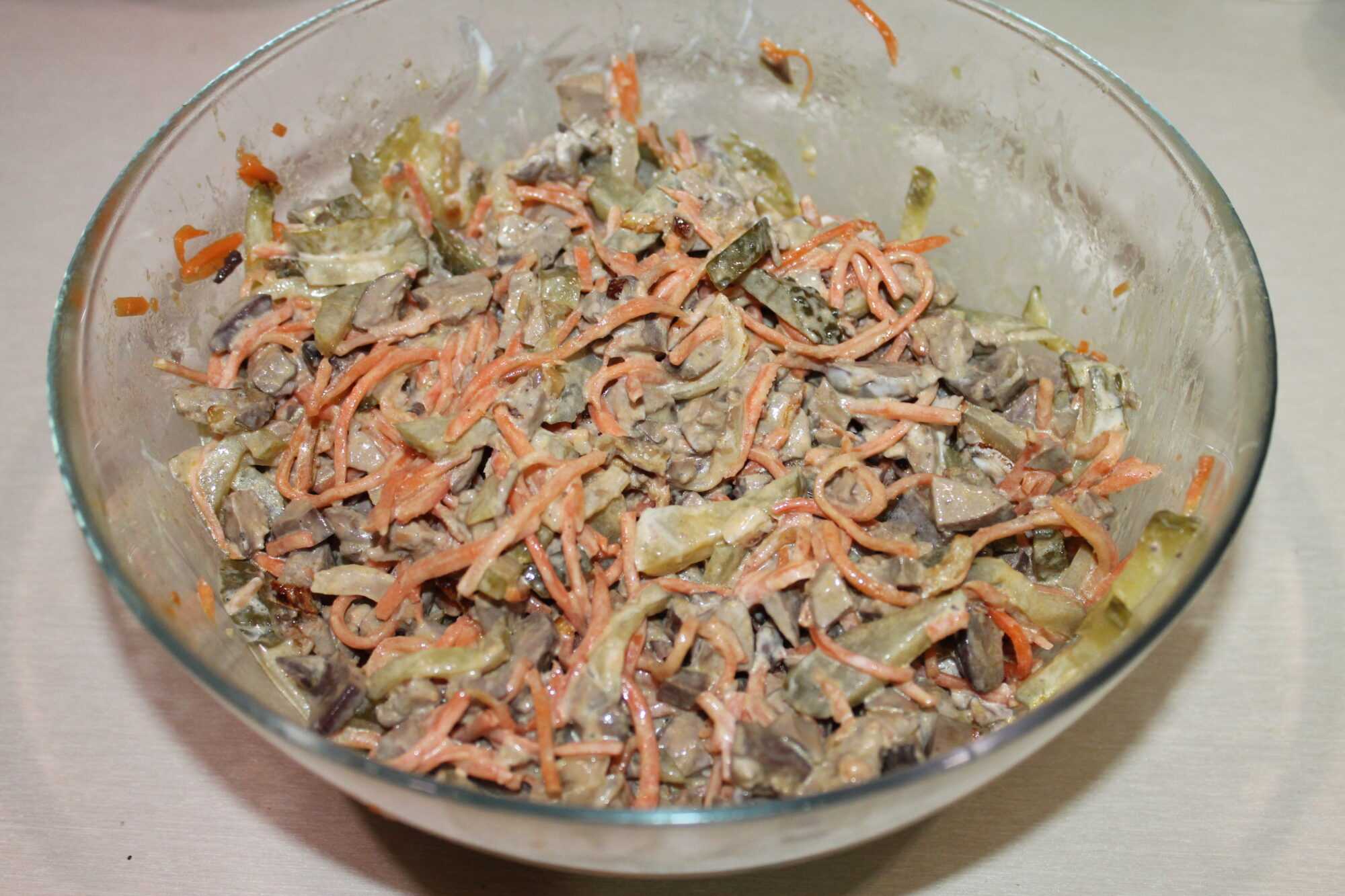 Салат с печенью и морковью - пошаговые рецепты приготовления с луком, солеными огурцами, фасолью или грибами