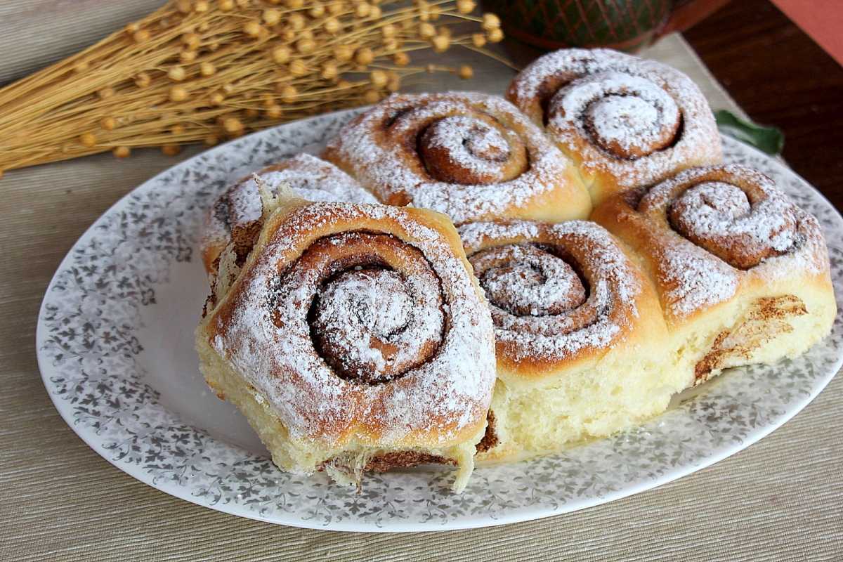 Булочки с корицей и сахаром – 8 простых рецептов в духовке