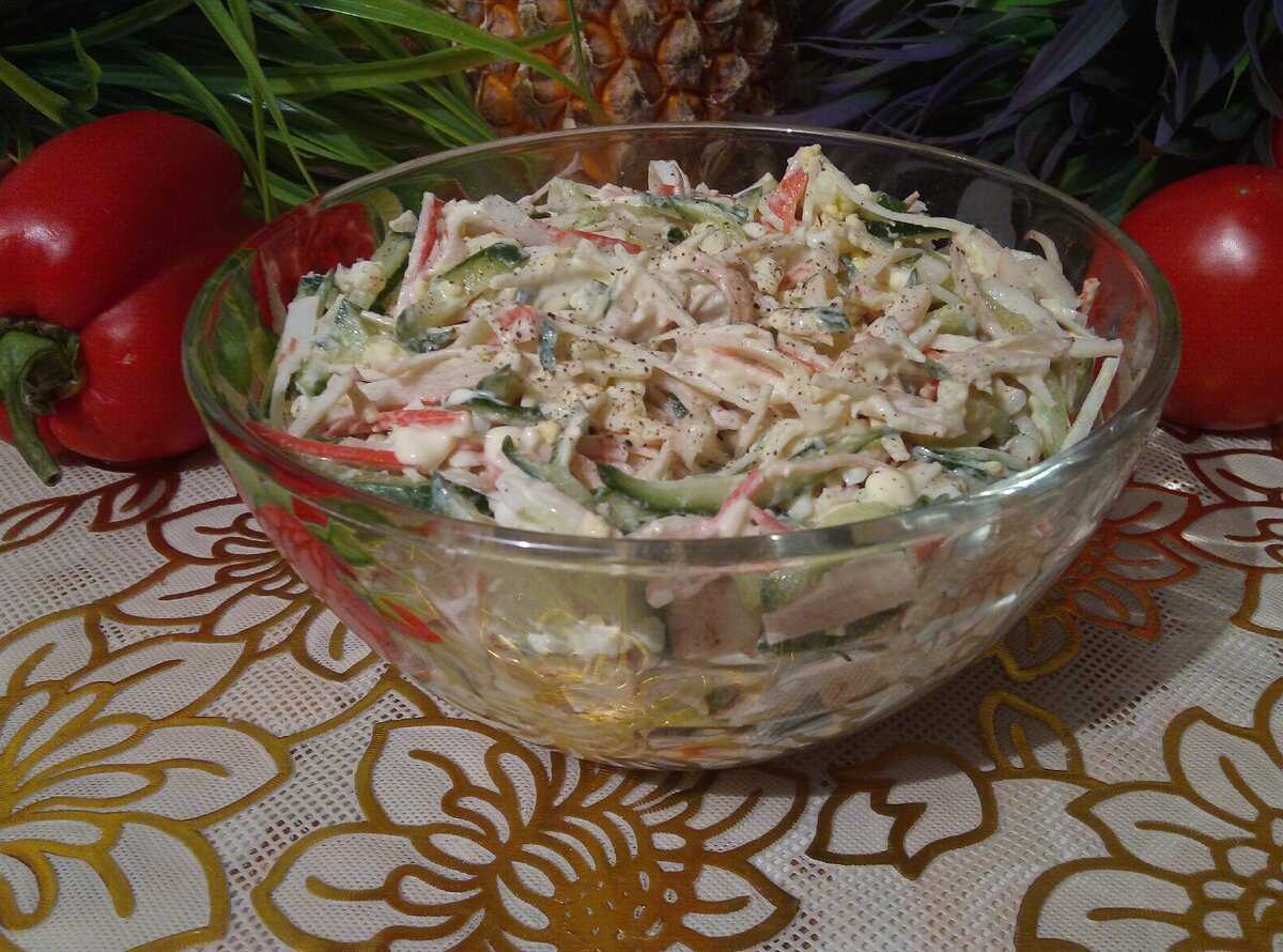 Салат с крабовыми палочками - 6 самых вкусных рецептов с огурцом