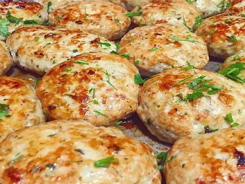 Запеченные котлеты из фарша в духовке - пошаговый рецепт с фото