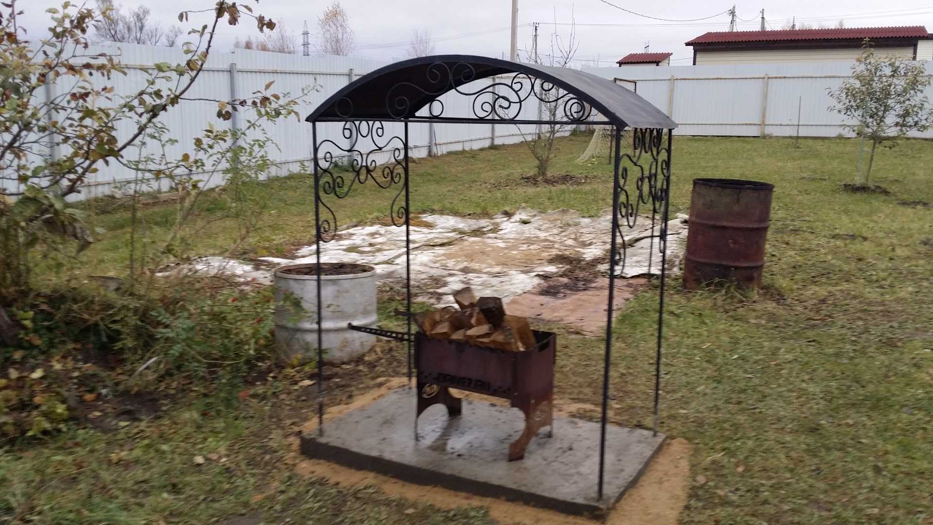 Навес для мангала под барбекю своими руками